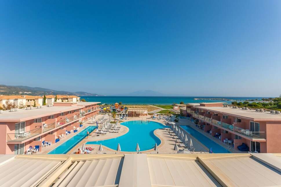 Een foto van het zwembad bij Alykanas Village Resort