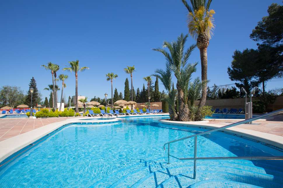 Een foto van het zwembad bij Hotel Castell dels Hams