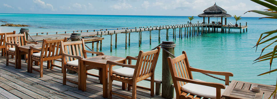 Een foto van het terras bij Kuramathi Island Resort