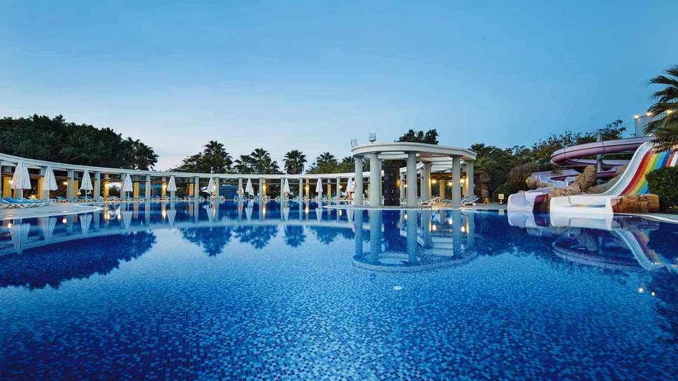 Een foto van het zwembad bij TUI Magic Life Belek