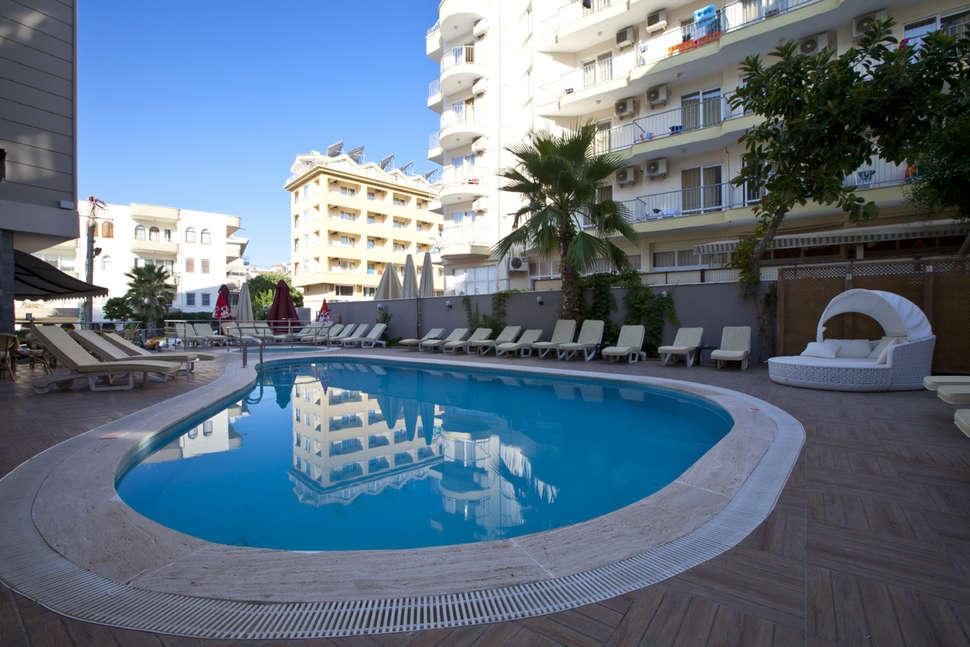 Ein Foto vom Pool im Aurasia Beach Hotel