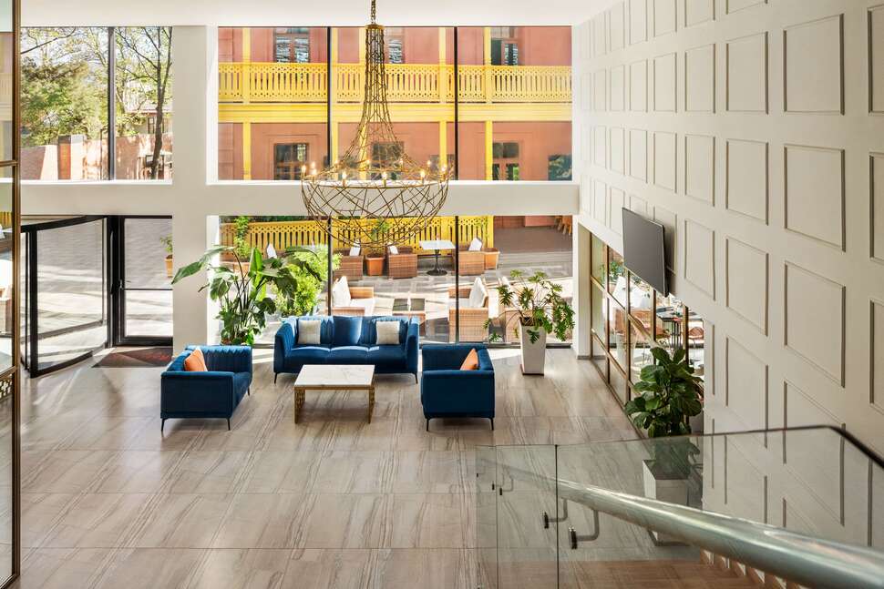Een foto van Ramada by Wyndham Tbilisi Old City
