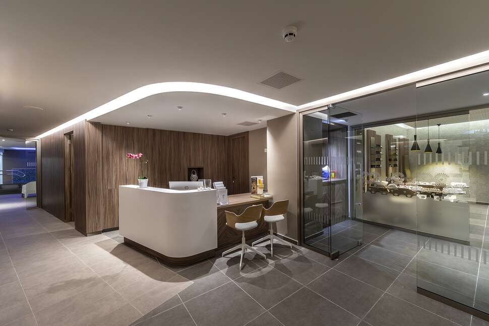 Een foto van het interieur van Faros Hotel