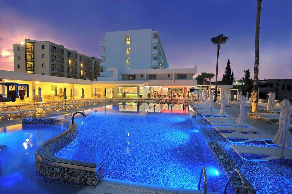 Ein Foto vom Pool im Hotel Nelia Beach