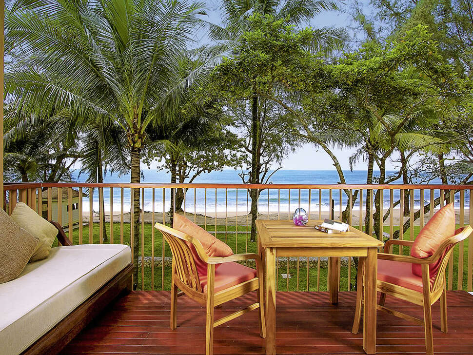 Een foto van het terras bij The Briza Beach Resort Khao Lak