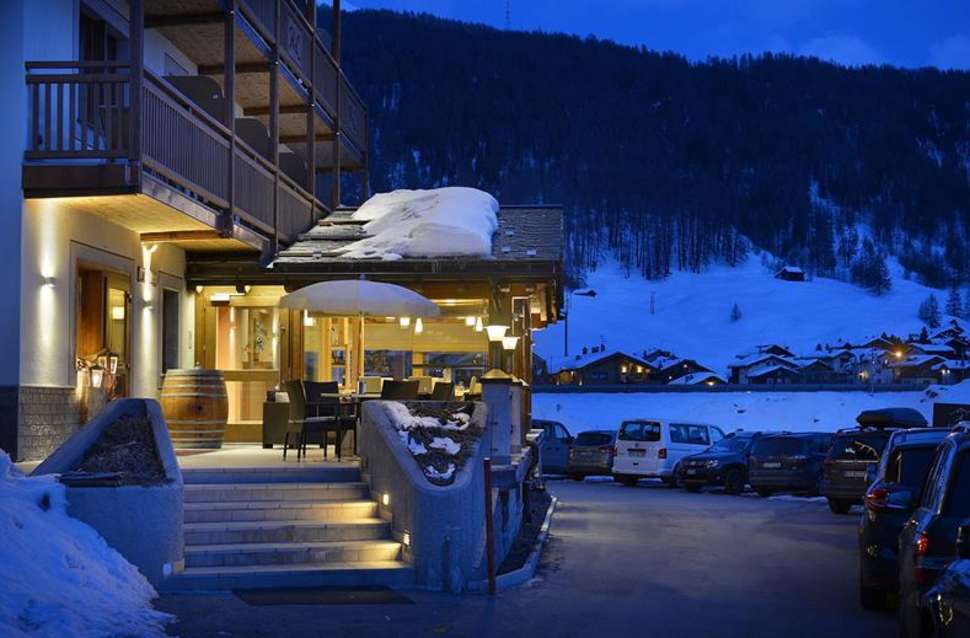 Een foto van de buitenkant van Hotel Lanz