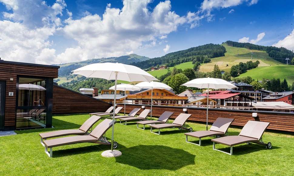 Een foto van het terras bij Alpinresort Sport & Spa