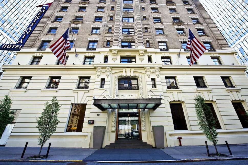 Een foto van de buitenkant van Ameritania Hotel