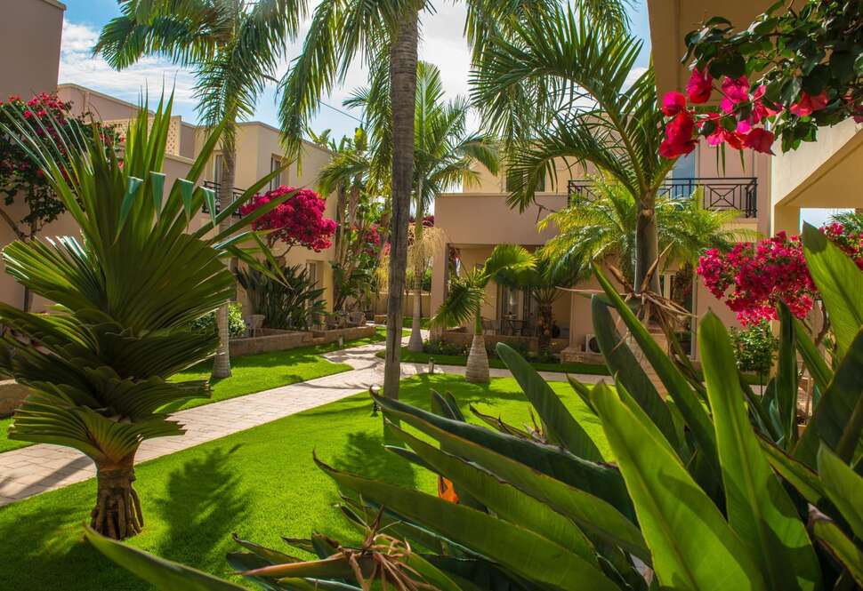 Een foto van het terras bij Danaides Studios & Appartementen