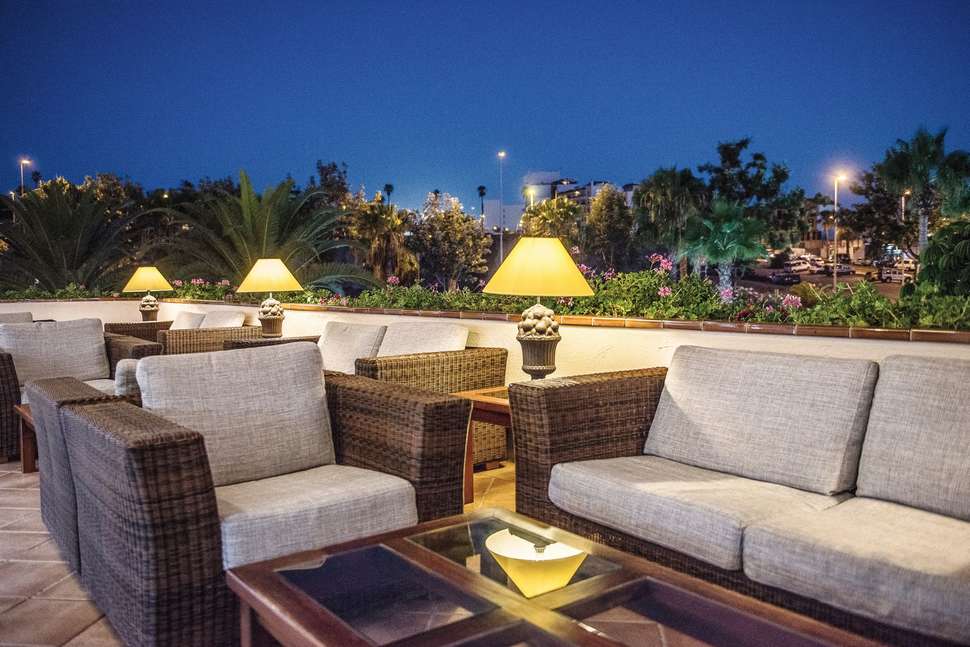 Een foto van het terras bij Ole Tropical Tenerife