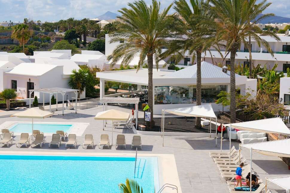 Een foto van het zwembad bij Aparthotel Santa Rosa