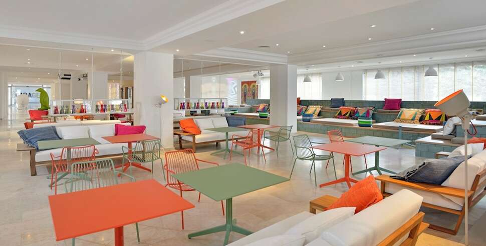 Een foto van het interieur van Innside by Melia Ibiza