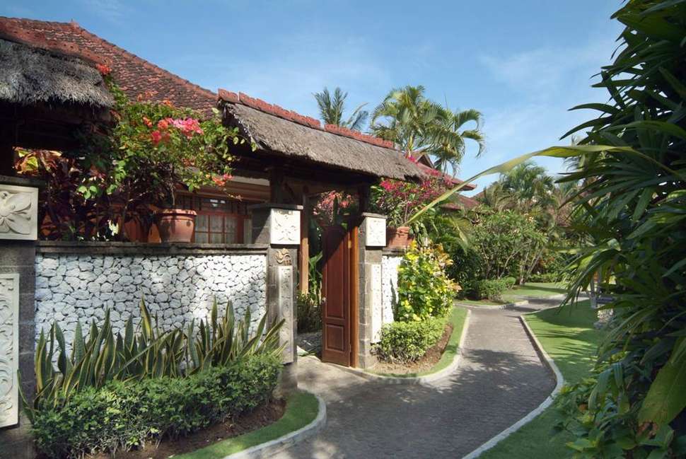 Een foto van de buitenkant van Grand Istana Rama Hotel