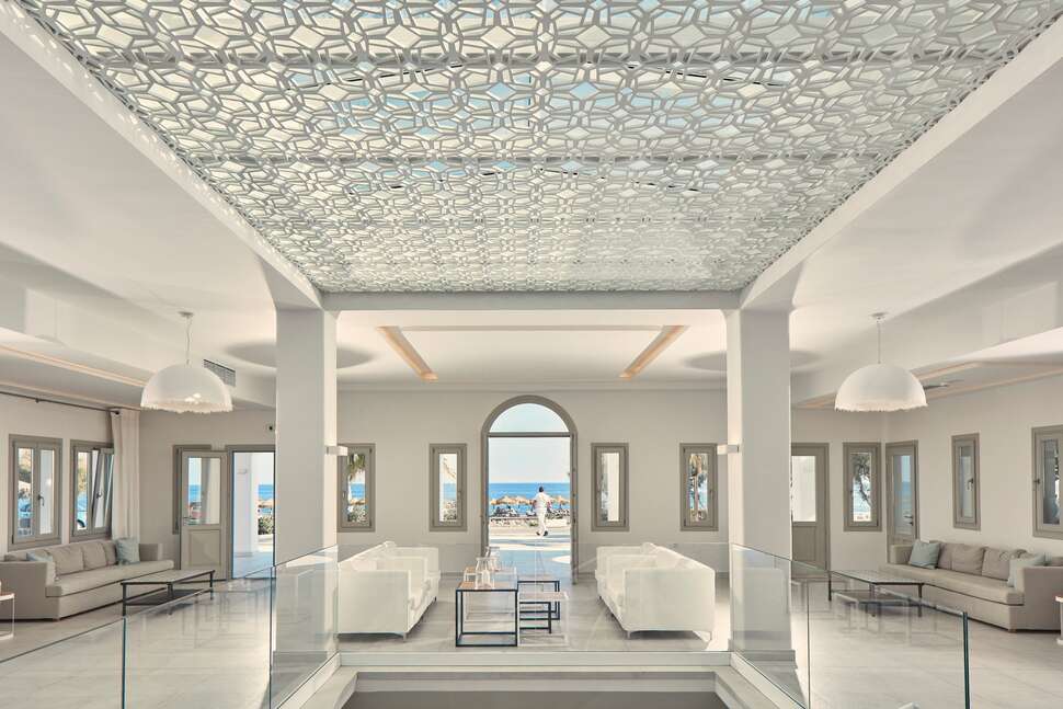 Een foto van het interieur van Aqua Blue Hotel