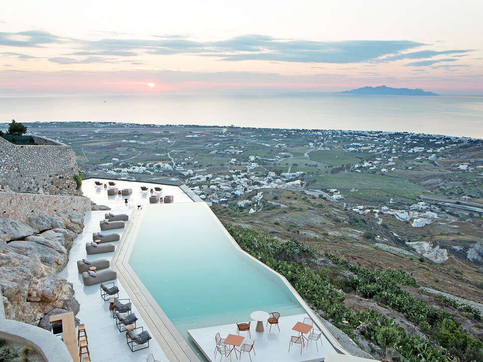 Ein Foto vom Pool im Elessa Hotel