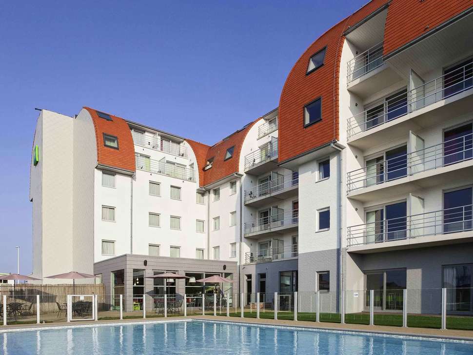 Een foto van het zwembad bij Ibis Styles Zeebrugge