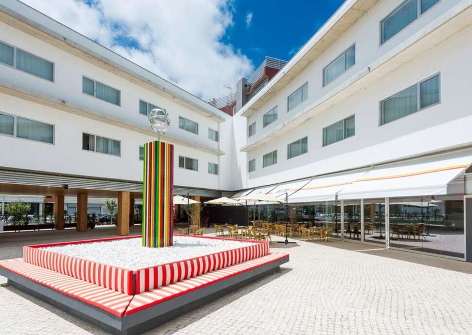 Een foto van de buitenkant van Tryp by Wyndham Leiria