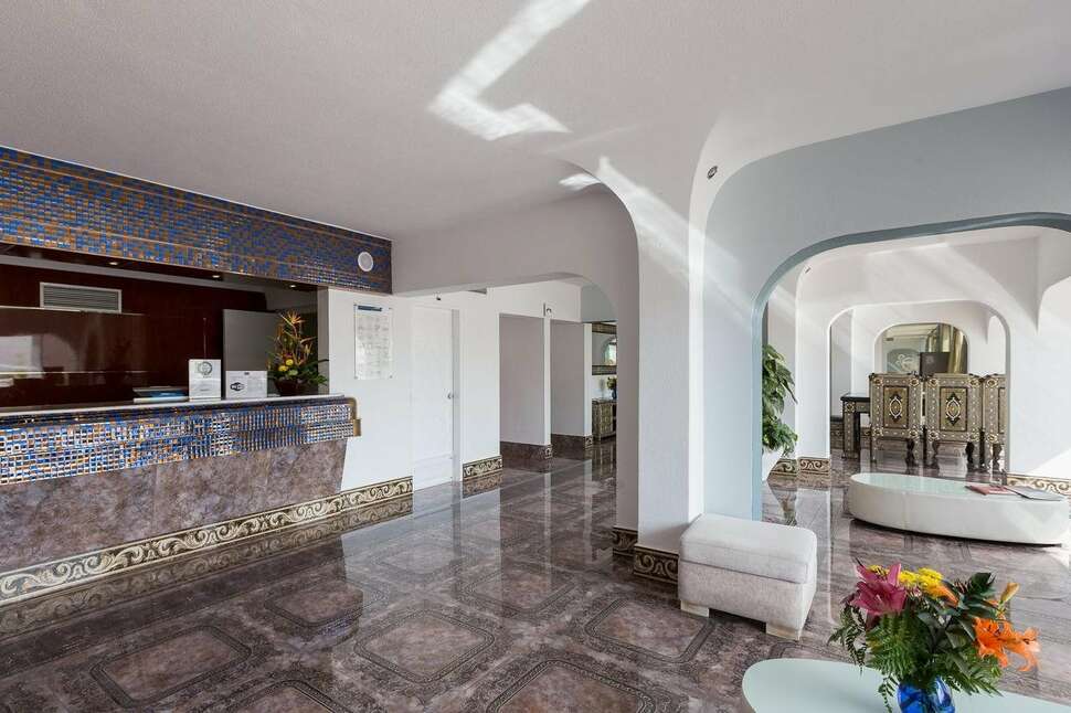 Een foto van het interieur van Grand Muthu Oura View Beach Club