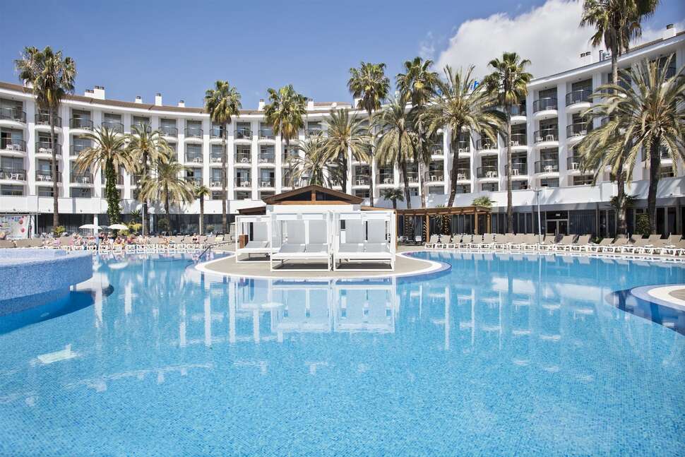 Een foto van het zwembad bij Hotel Best Cambrils