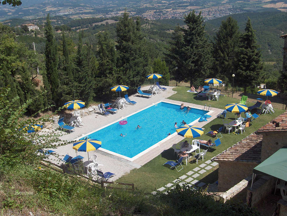 Een foto van het zwembad bij Agrituristica Monte Acuto