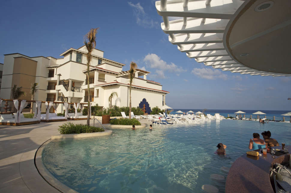 Een foto van het zwembad bij Hotel Grand Park Royal Cancun Caribe