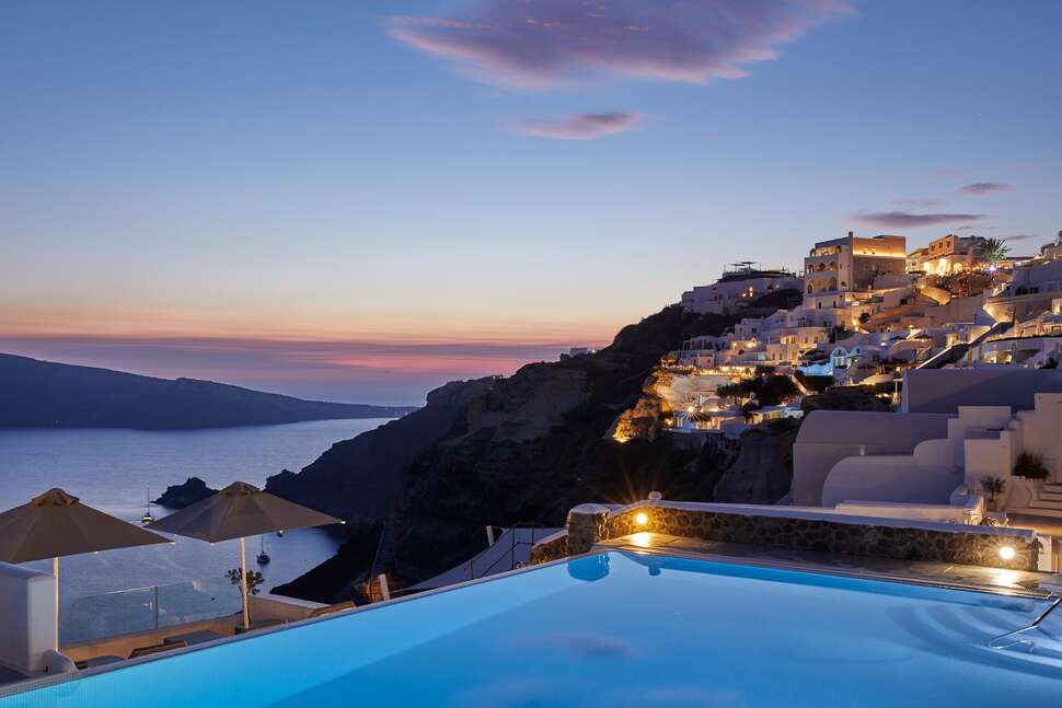 Een foto van het zwembad bij La Perla Villas & Suites
