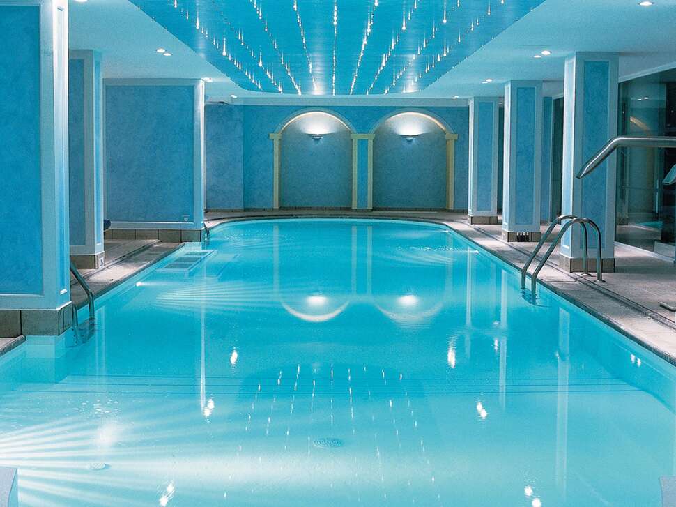 Een foto van het zwembad bij Grecotel Lux Me Daphnila Bay