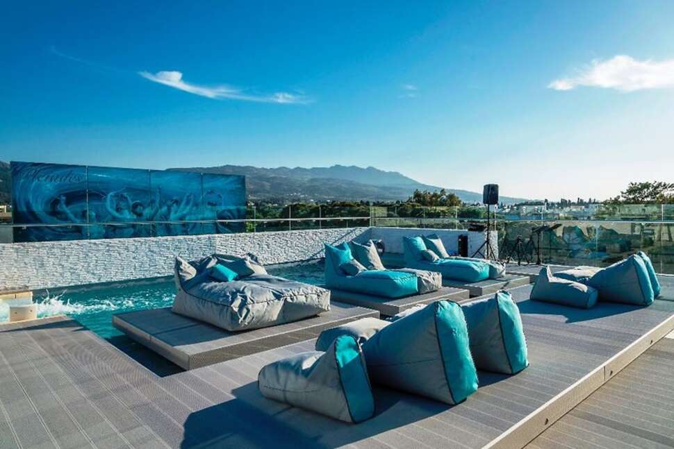 Een foto van het zwembad bij Maritina Hotel