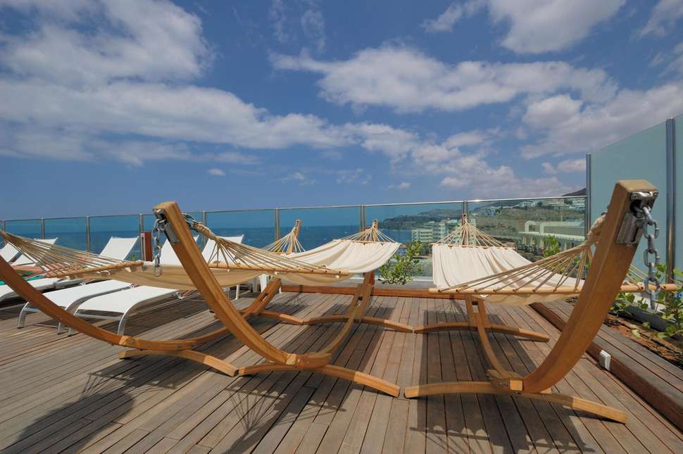 Een foto van het terras bij Bull Hotel Dorado Beach