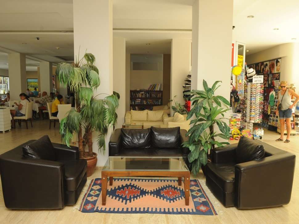 Een foto van het interieur van Marbas Select Beach