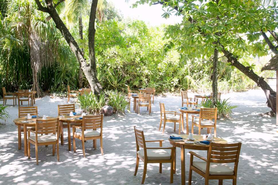 Een foto van het terras bij Coco Palm Dhuni Kolhu