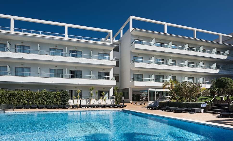 Een foto van het zwembad bij Sun Palace Albir