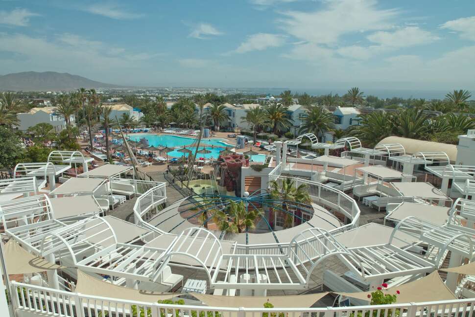Ein Foto von der Außenansicht des HL Aparthotel Paradise Island