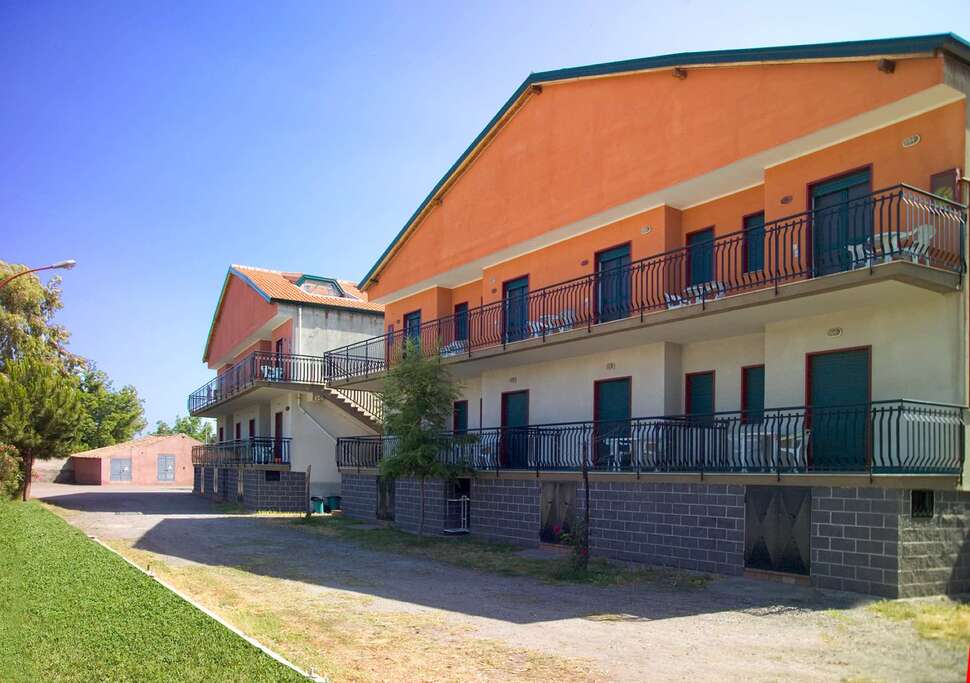 Ein Foto von der Außenansicht des Villaggio Alkantara