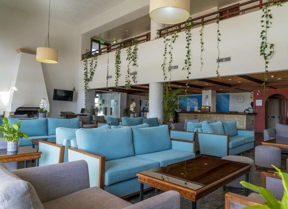 Een foto van het interieur van Paphos Gardens Holiday Resort