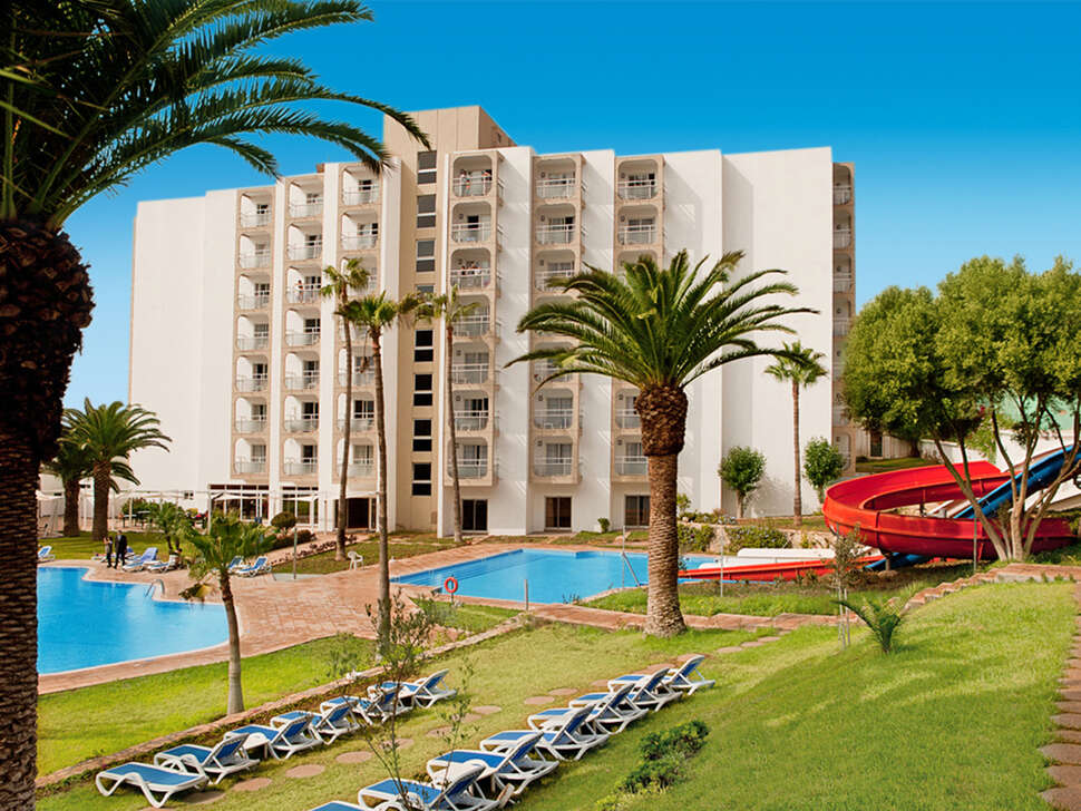 Een foto van de buitenkant van Kenzi Europa Hotel