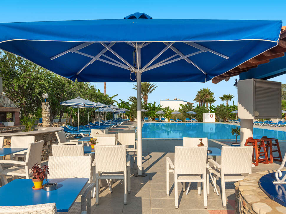 Een foto van het terras bij Hotel Tigaki's Star