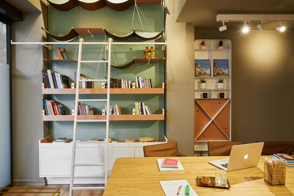 Een foto van het interieur van City Hotel Thessaloniki