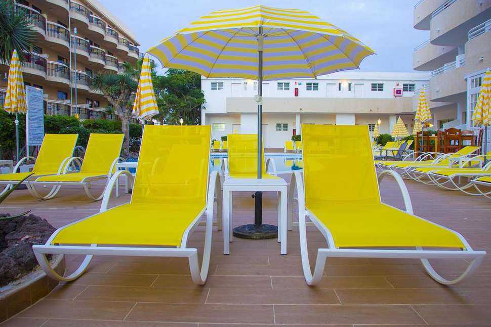 Een foto van het terras bij Appartementen Coral California
