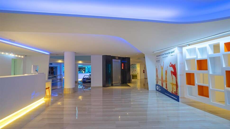 Een foto van het interieur van THB Ocean Beach