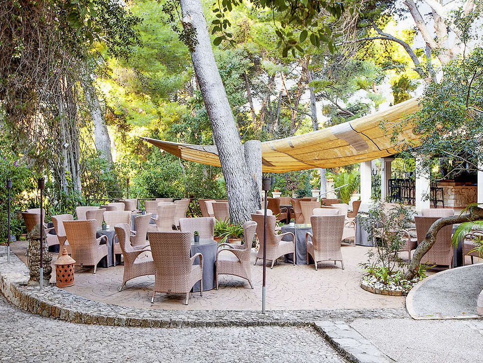 Een foto van het terras bij Hotel Lago Garden Suites & Spa