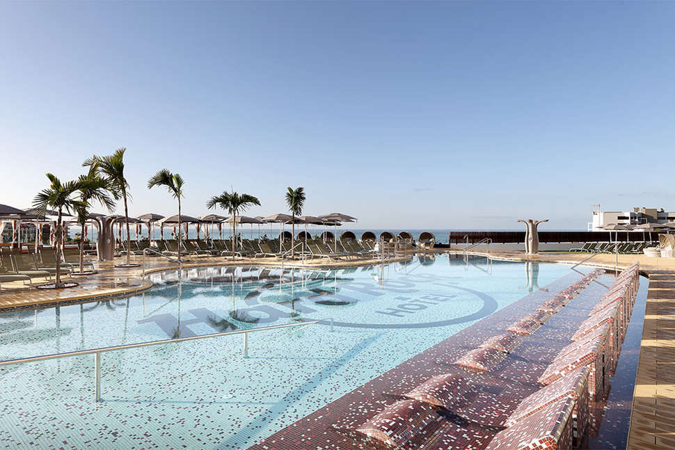 Een foto van het zwembad bij Hard Rock Hotel Tenerife