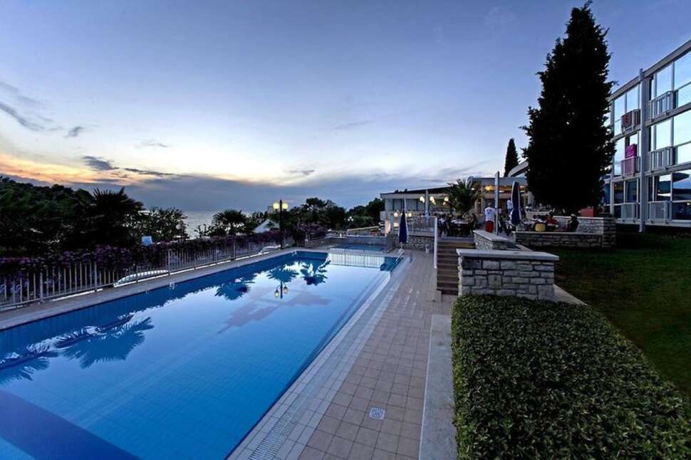 Een foto van het zwembad bij Hotel Zorna Plava Laguna