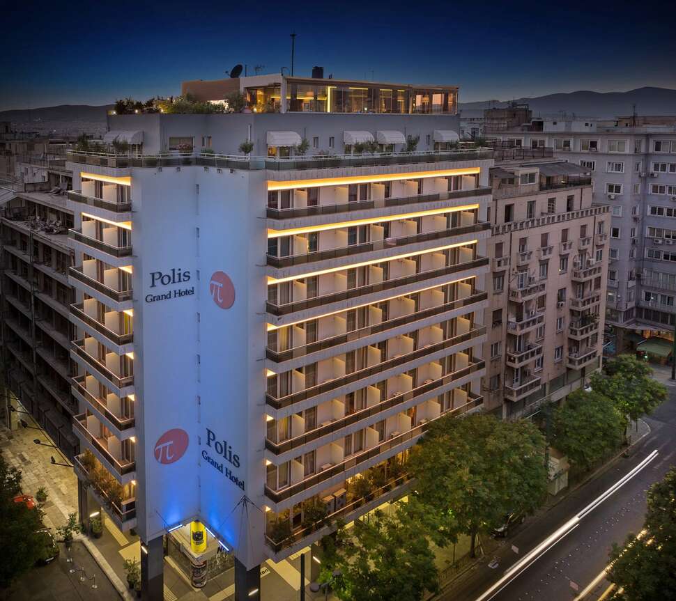 Een foto van de buitenkant van Polis Grand Hotel