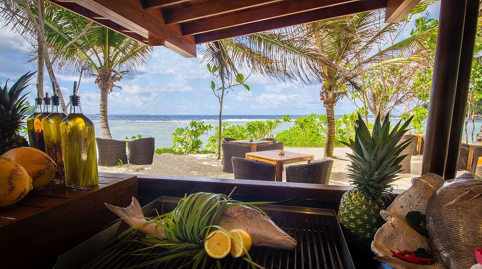 Een foto van het terras bij Kempinski Seychelles Resort