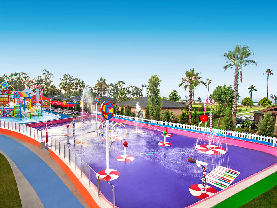 Een foto van het zwembad bij IC Hotels Santai Family Resort