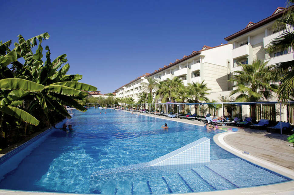 Een foto van een overzicht van Sural Resort