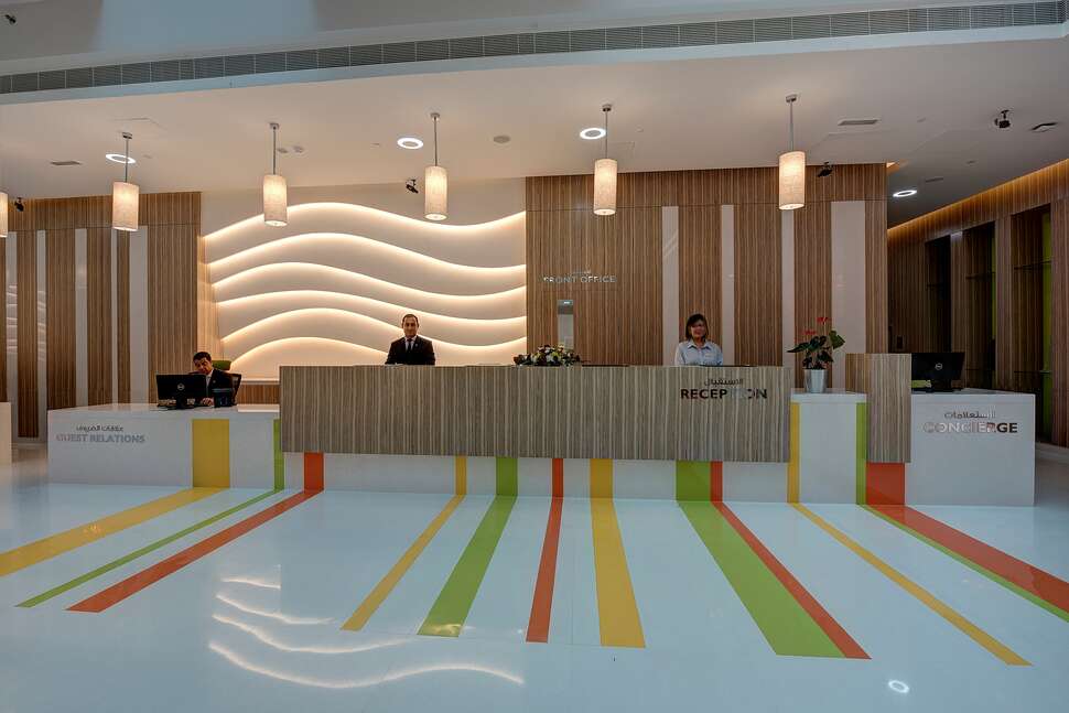 Een foto van het interieur van Al Khoory Atrium Hotel