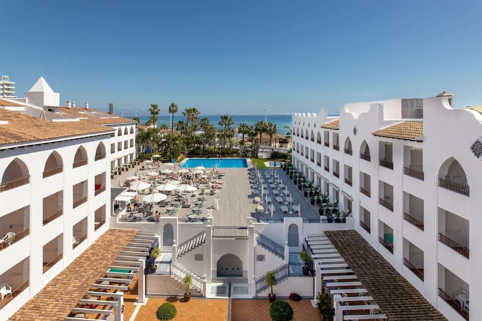 Een foto van het terras bij Mac Puerto Marina Benalmadena