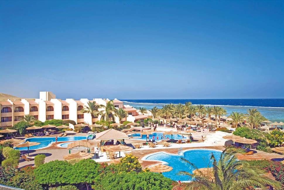 Een foto van het zwembad bij Flamenco Beach & Resort